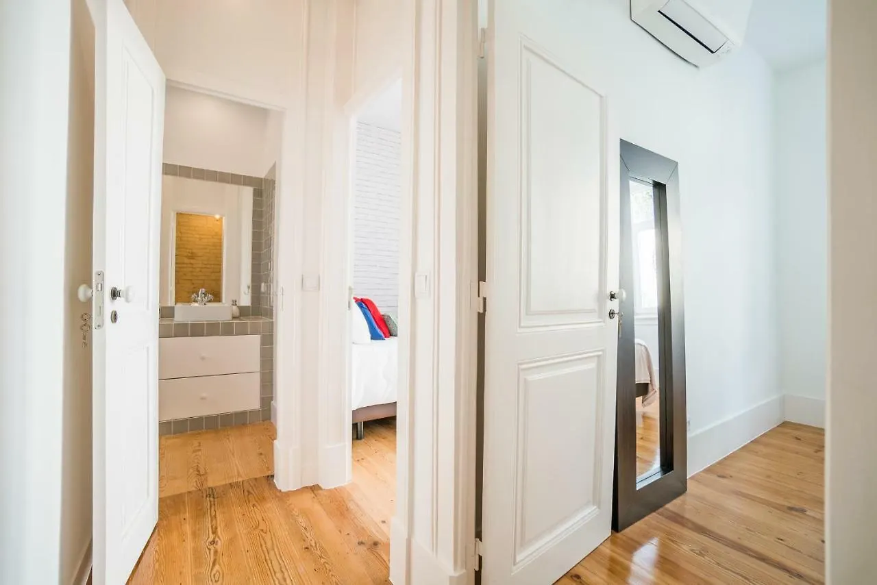 Joivy Gorgeous 3Br Home With Balcony Nearby Time Out Market Lisbon
