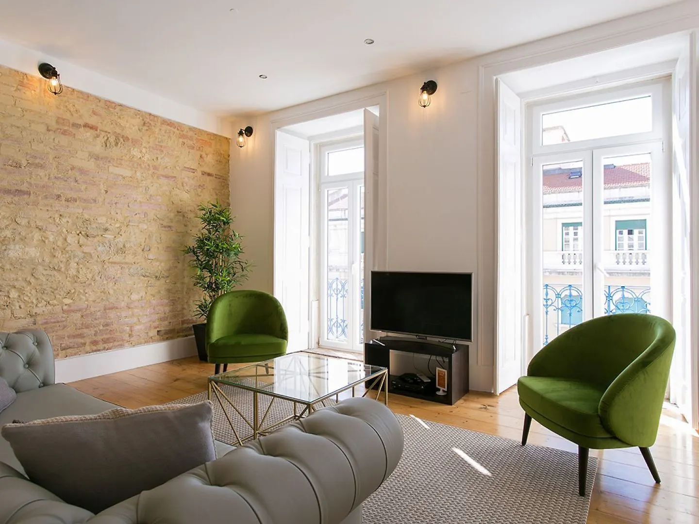 Joivy Gorgeous 3Br Home With Balcony Nearby Time Out Market Lisbon
