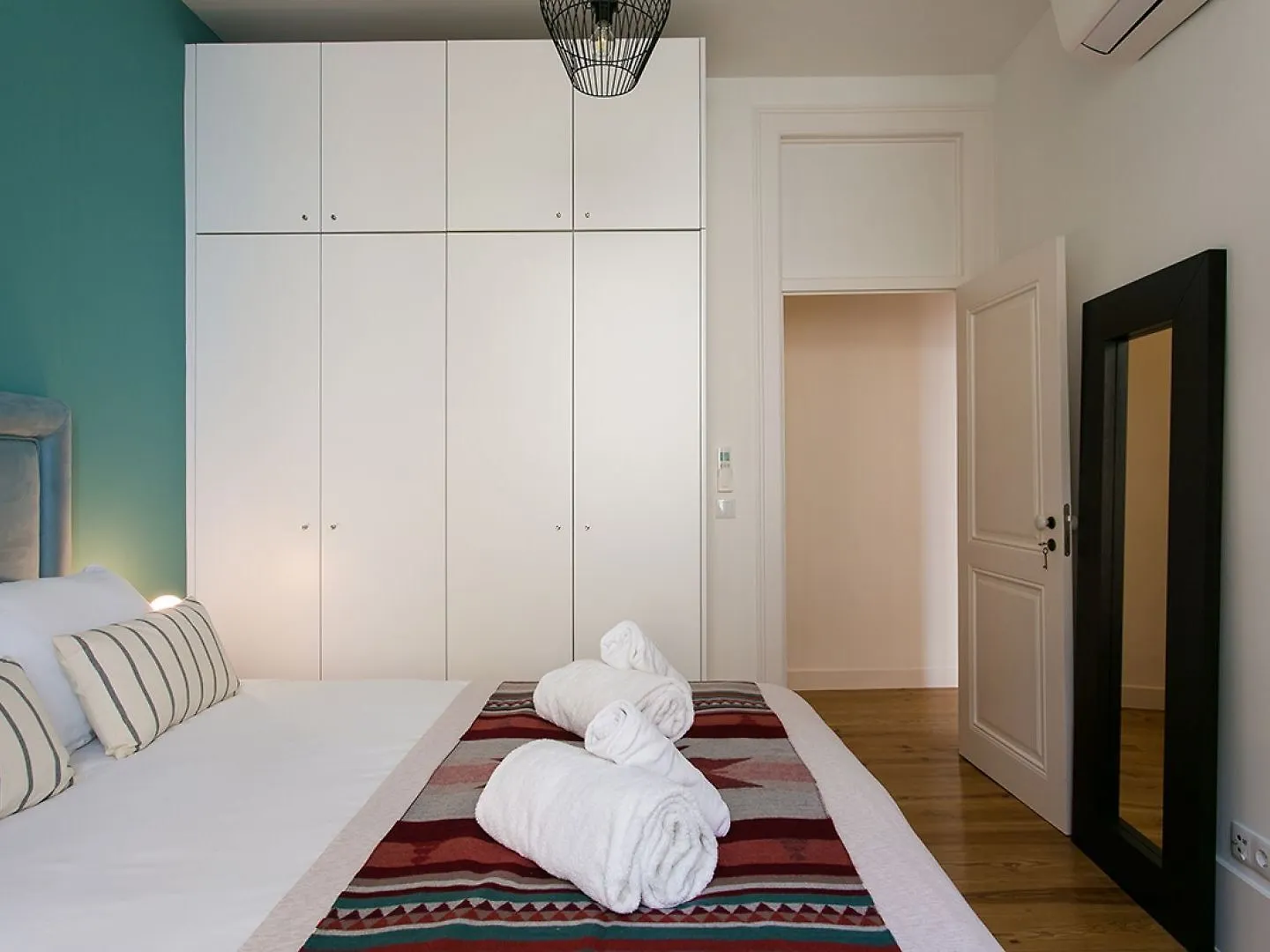 Joivy Gorgeous 3Br Home With Balcony Nearby Time Out Market Lisbon Apartment