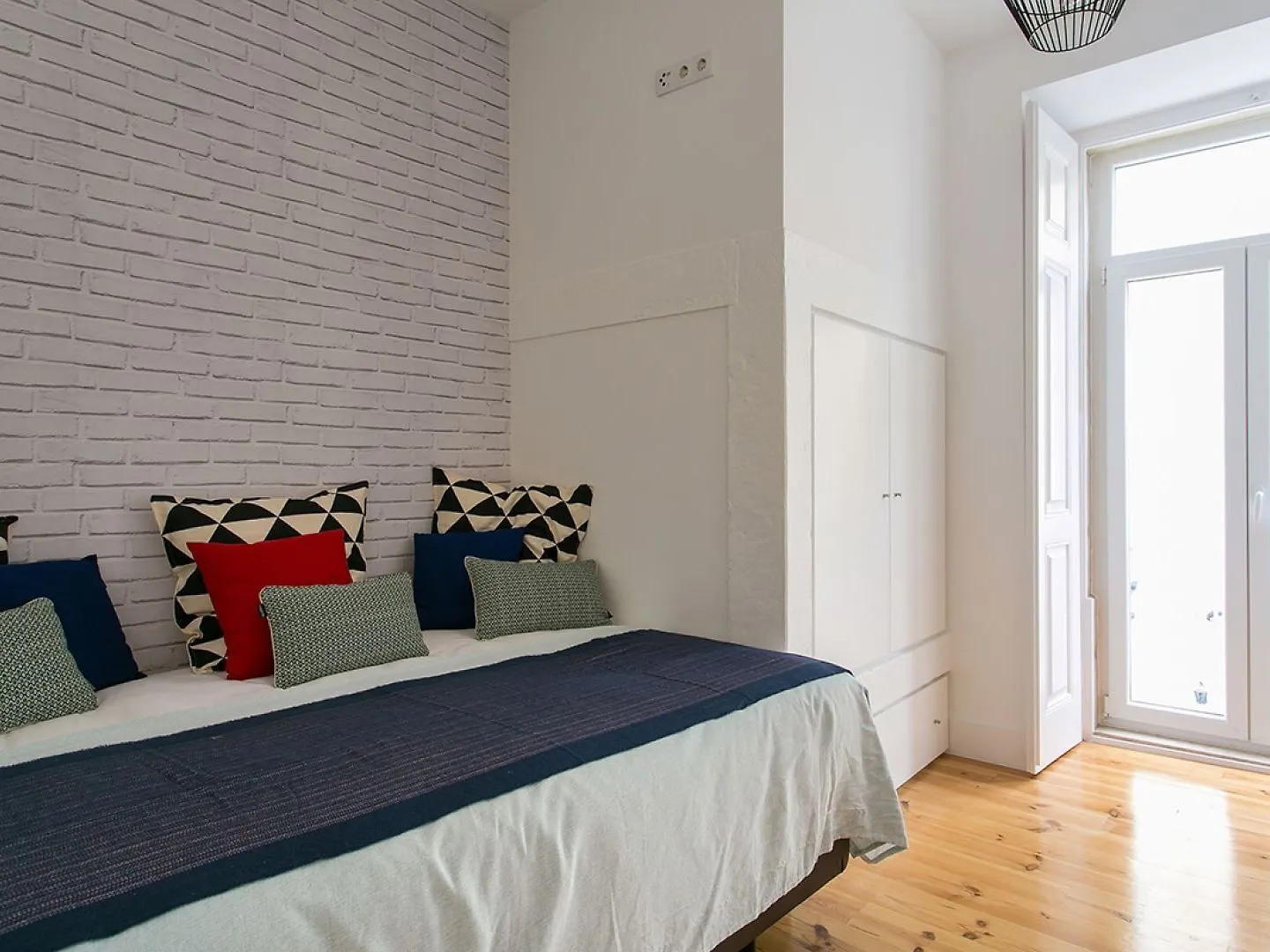 Apartment Joivy Gorgeous 3Br Home With Balcony Nearby Time Out Market Lisbon Portugal