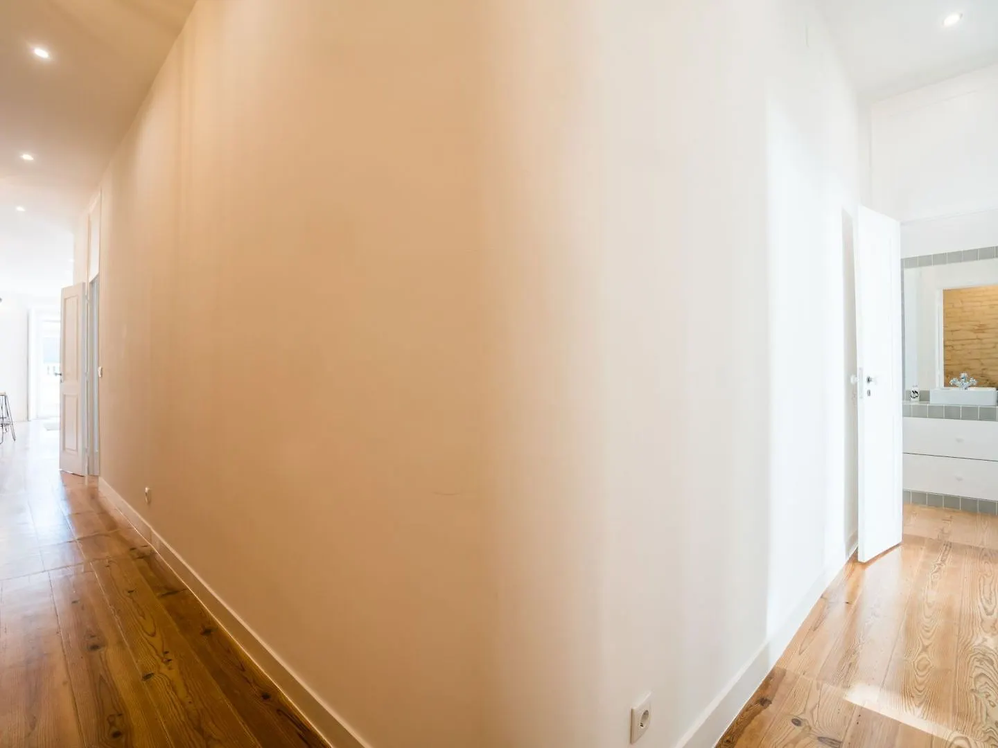 Joivy Gorgeous 3Br Home With Balcony Nearby Time Out Market Lisbon Apartment